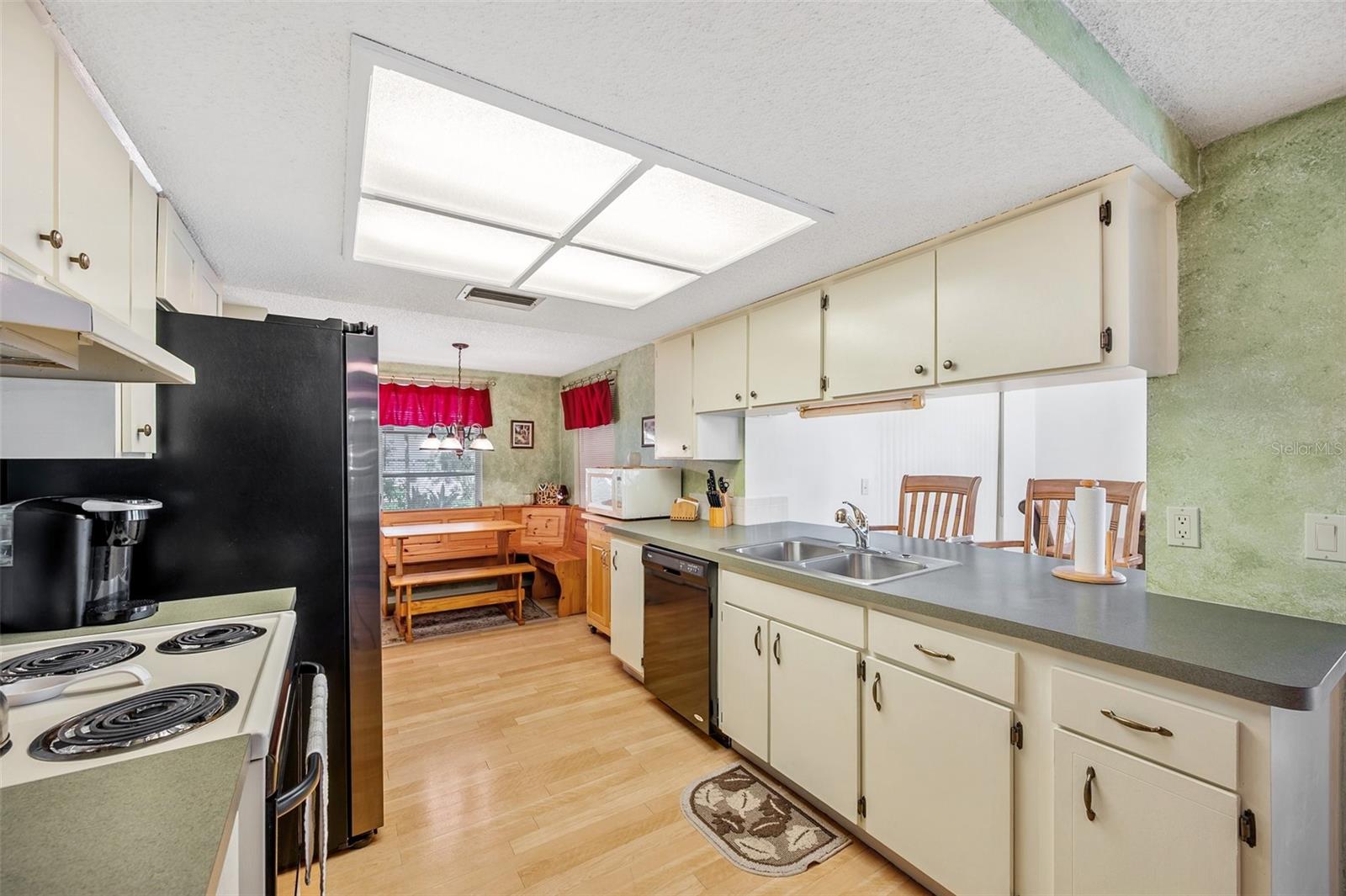 6834 PARKSIDE DRIVE