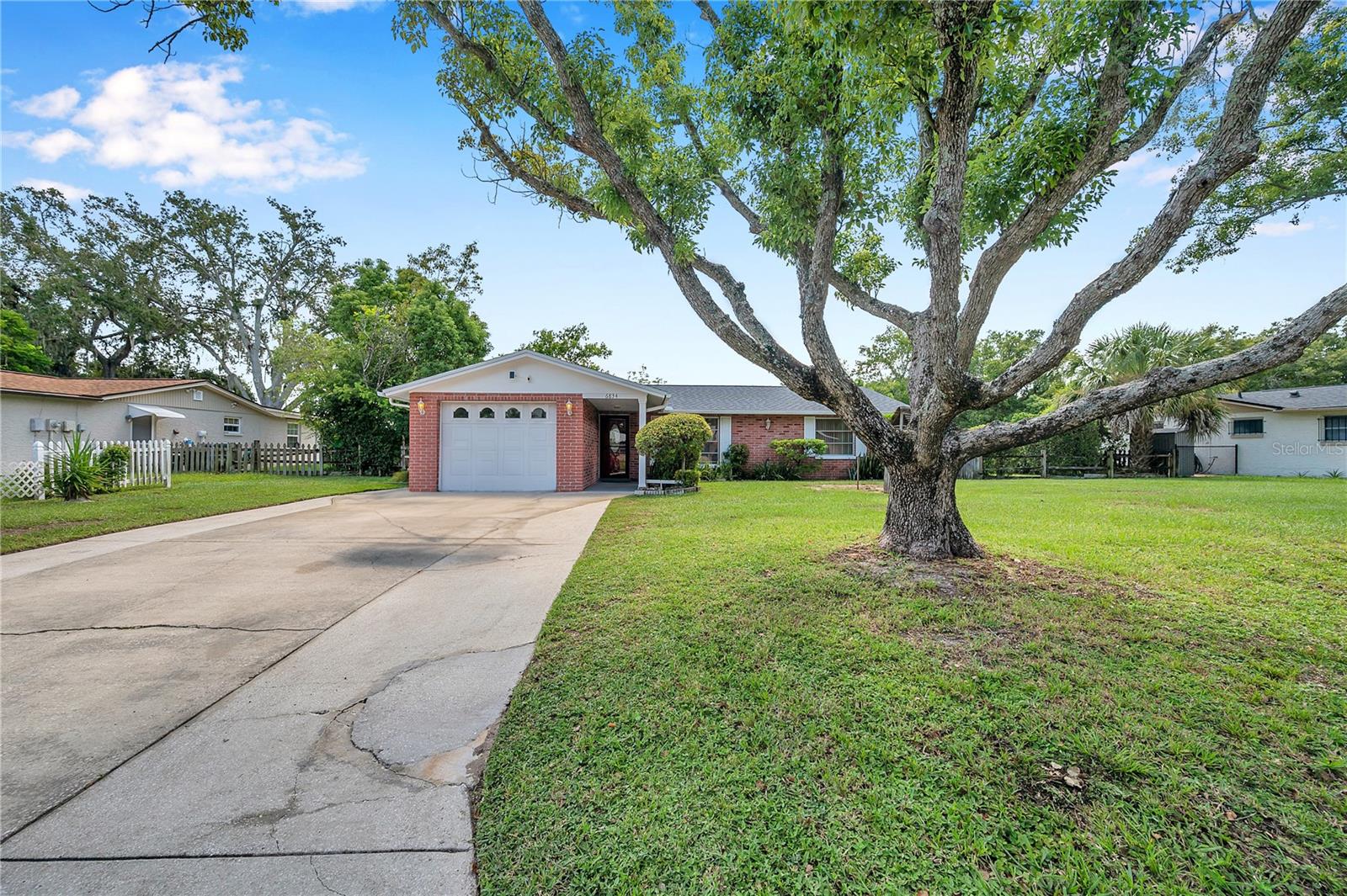 6834 PARKSIDE DRIVE