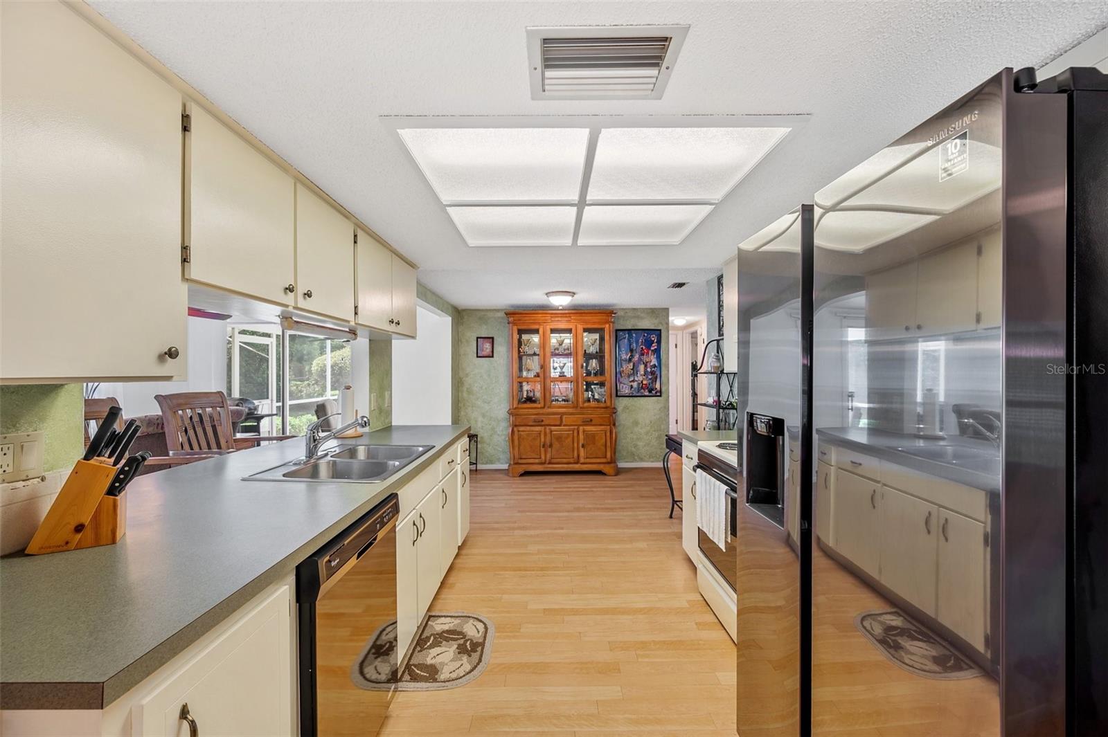 6834 PARKSIDE DRIVE