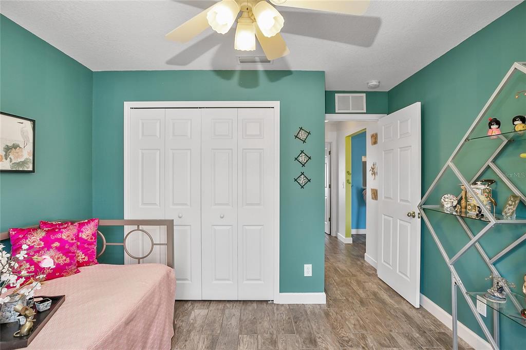 5811 33RD DRIVE E