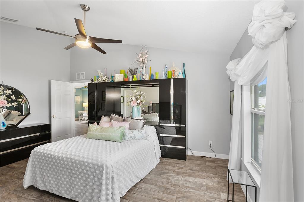 5811 33RD DRIVE E