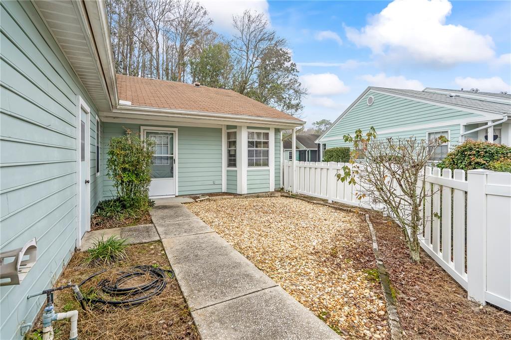 12516 KNOLLBROOK LANE