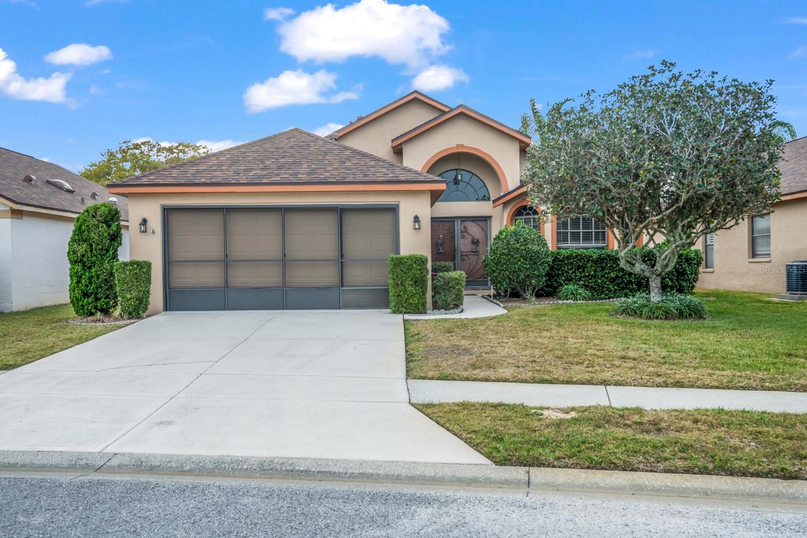13715 LEROUX DR