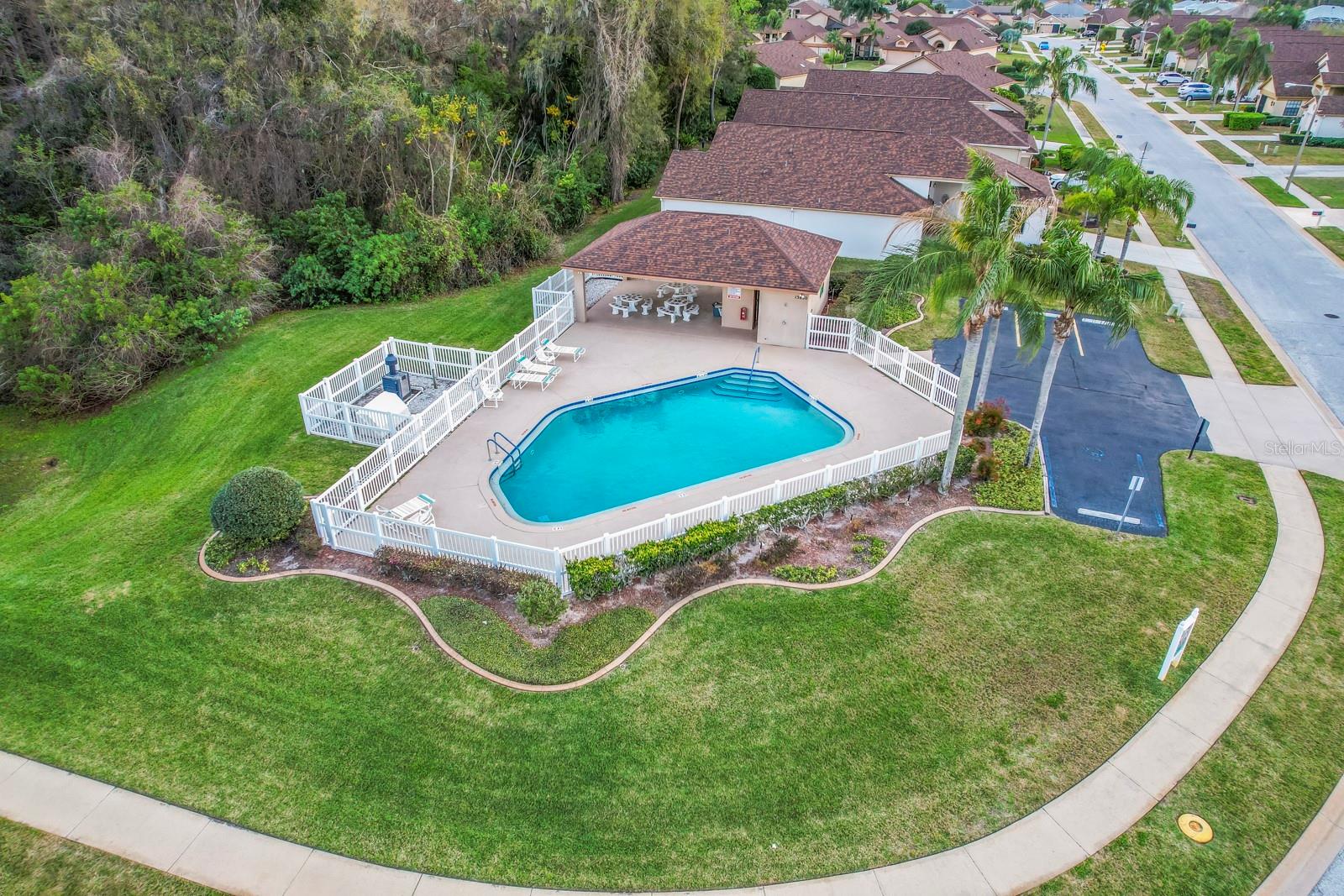13715 LEROUX DR
