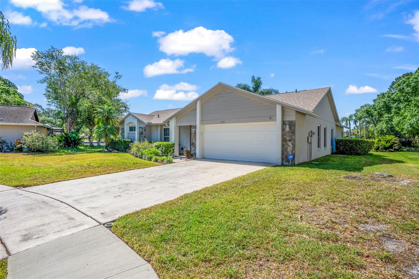 3232 OAKWOOD PL