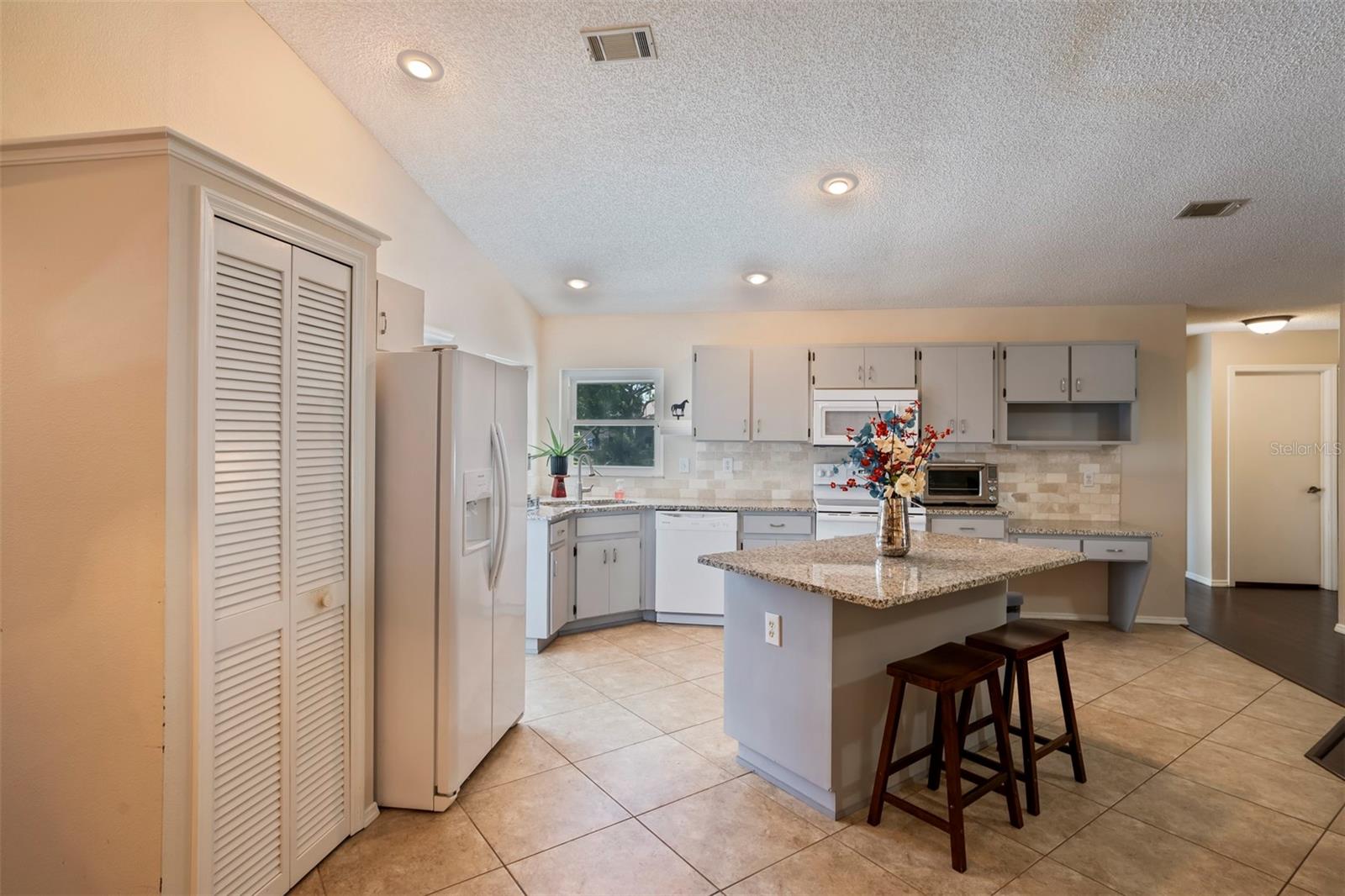 3232 OAKWOOD PL