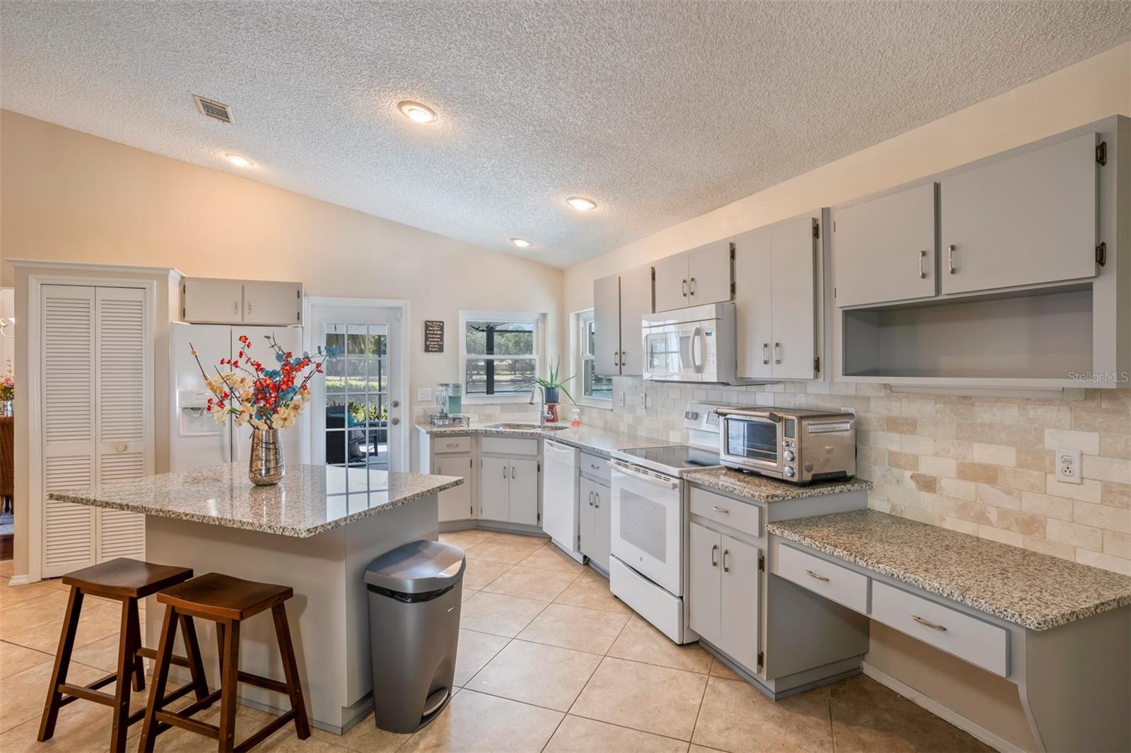 3232 OAKWOOD PL