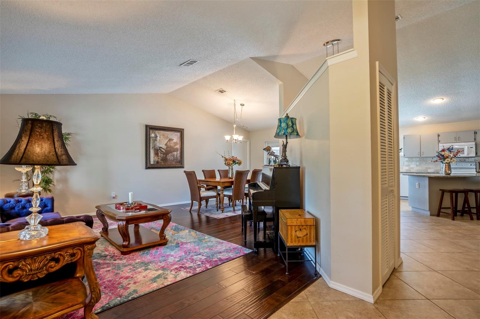 3232 OAKWOOD PL