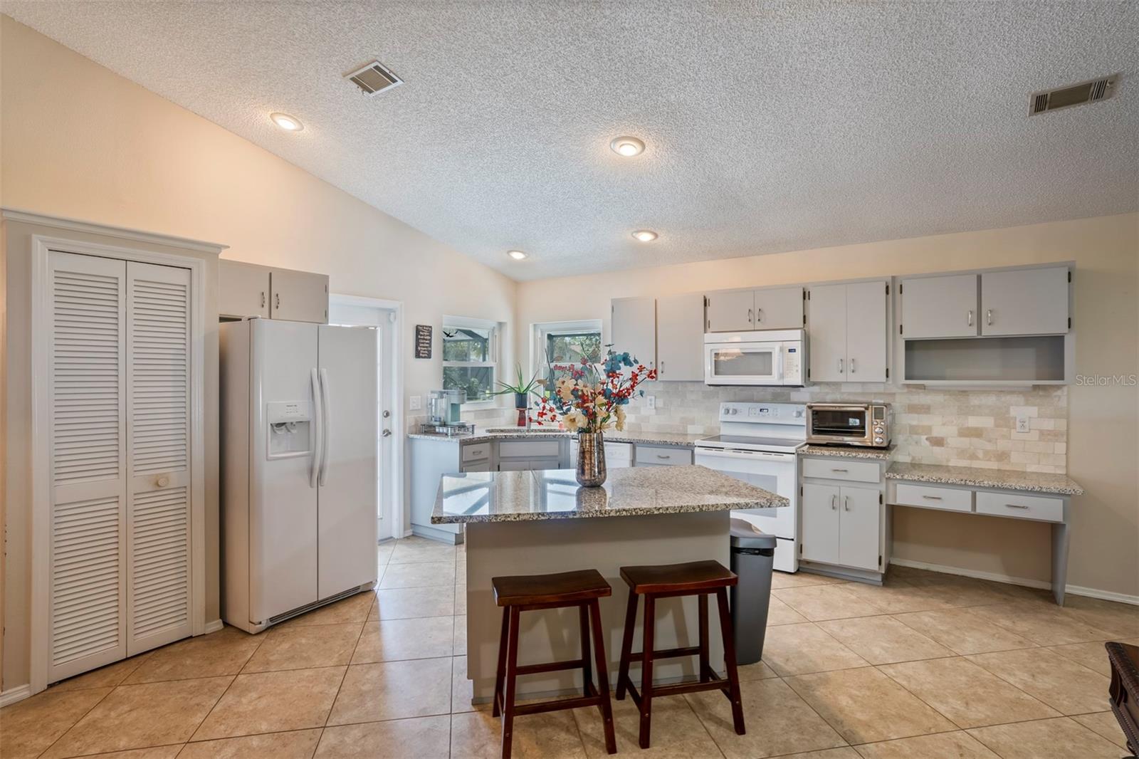 3232 OAKWOOD PL