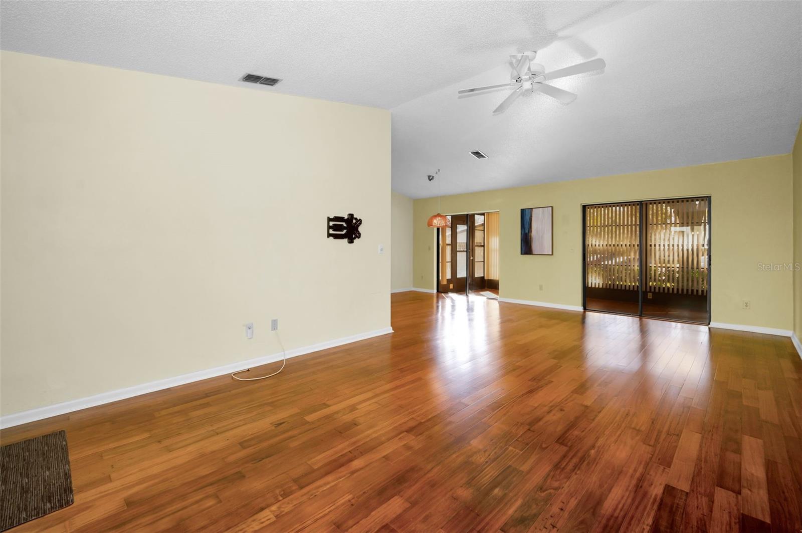 1669 FRY CT