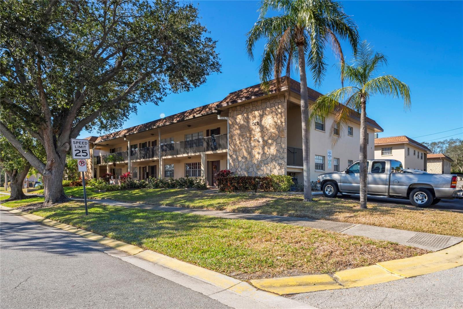 1320 MORELAND DR #20