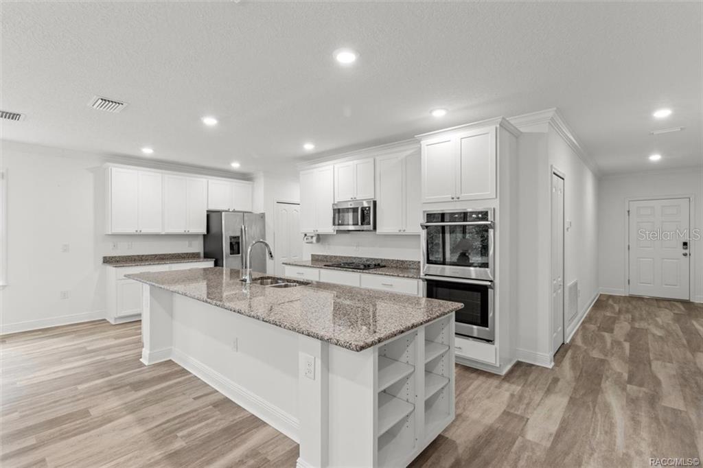 9 HAZELWOOD CT N