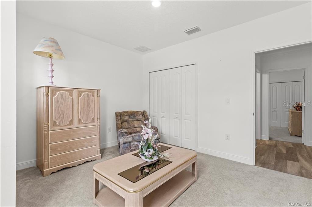 9 HAZELWOOD CT N
