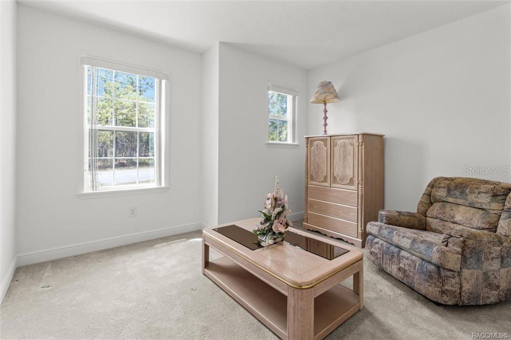9 HAZELWOOD CT N