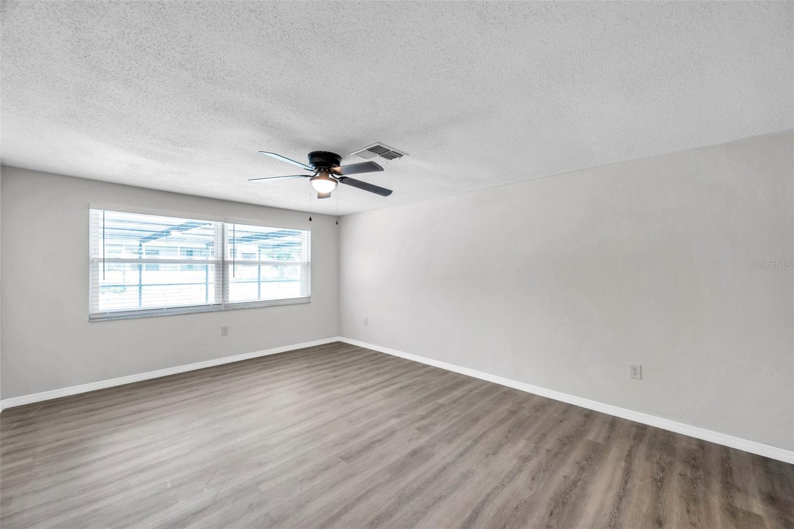 186 DAN RIVER DR