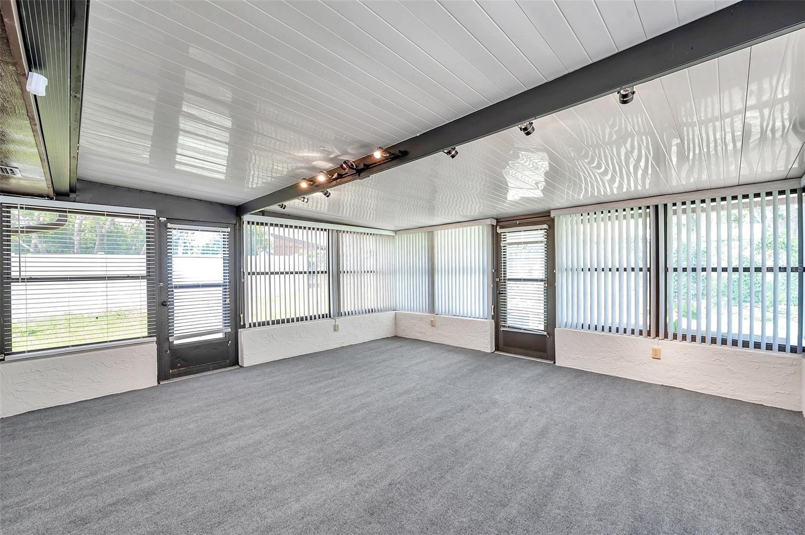 186 DAN RIVER DR