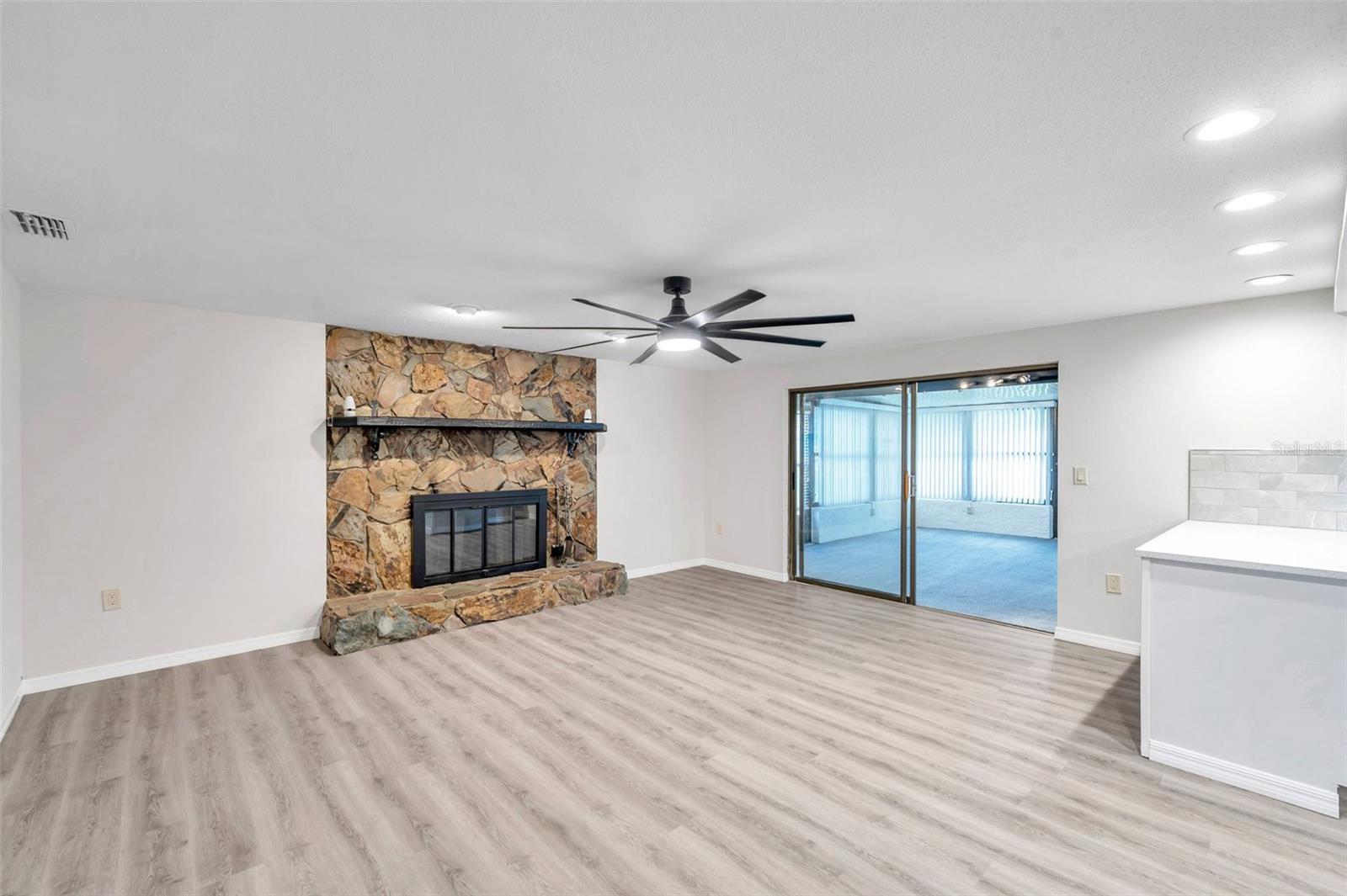 186 DAN RIVER DR