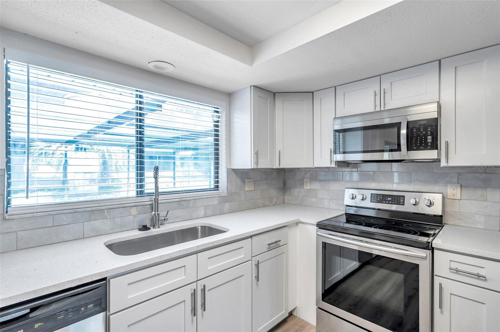 186 DAN RIVER DR