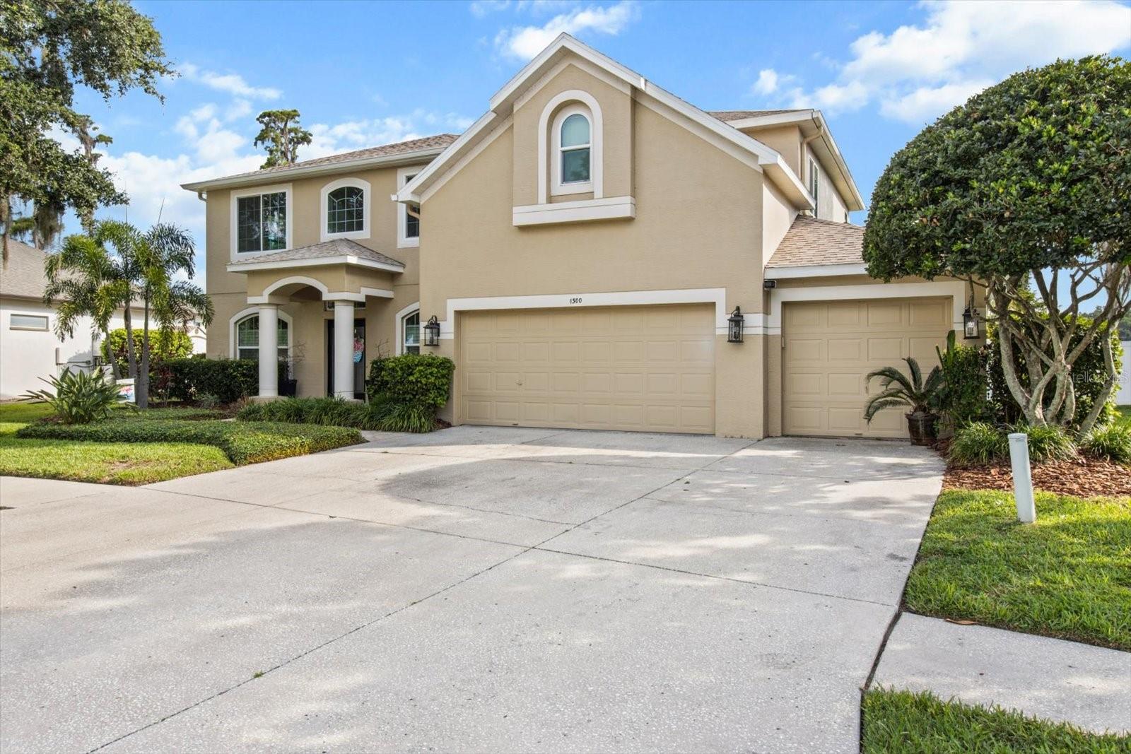 1300 WYNDHAM LAKES DR