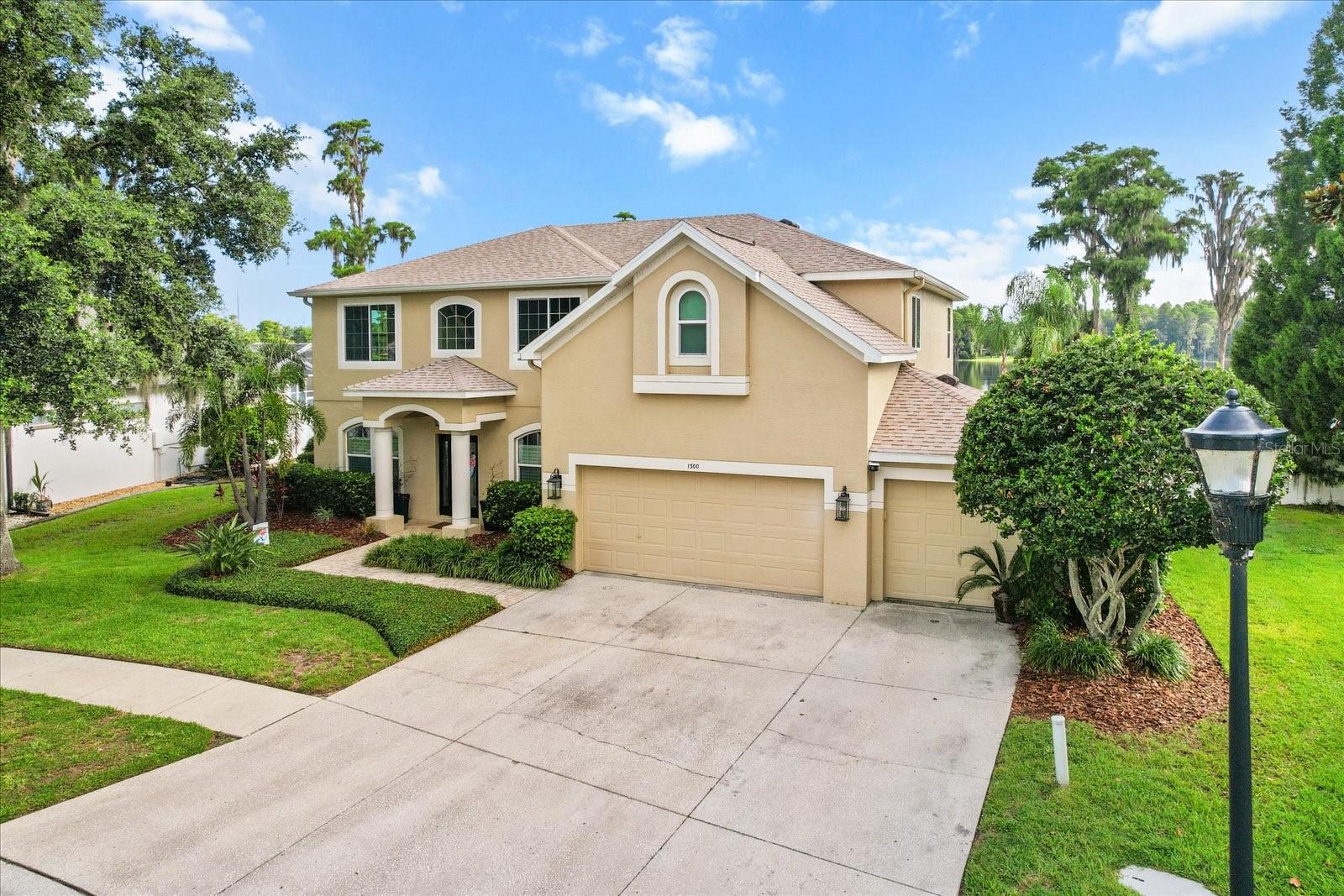 1300 WYNDHAM LAKES DR