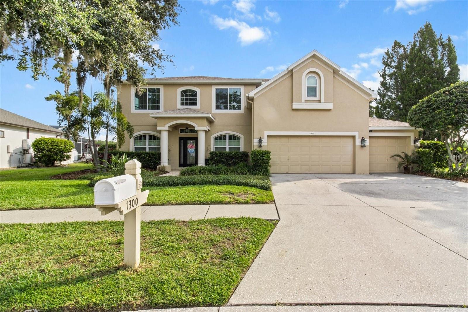 1300 WYNDHAM LAKES DR