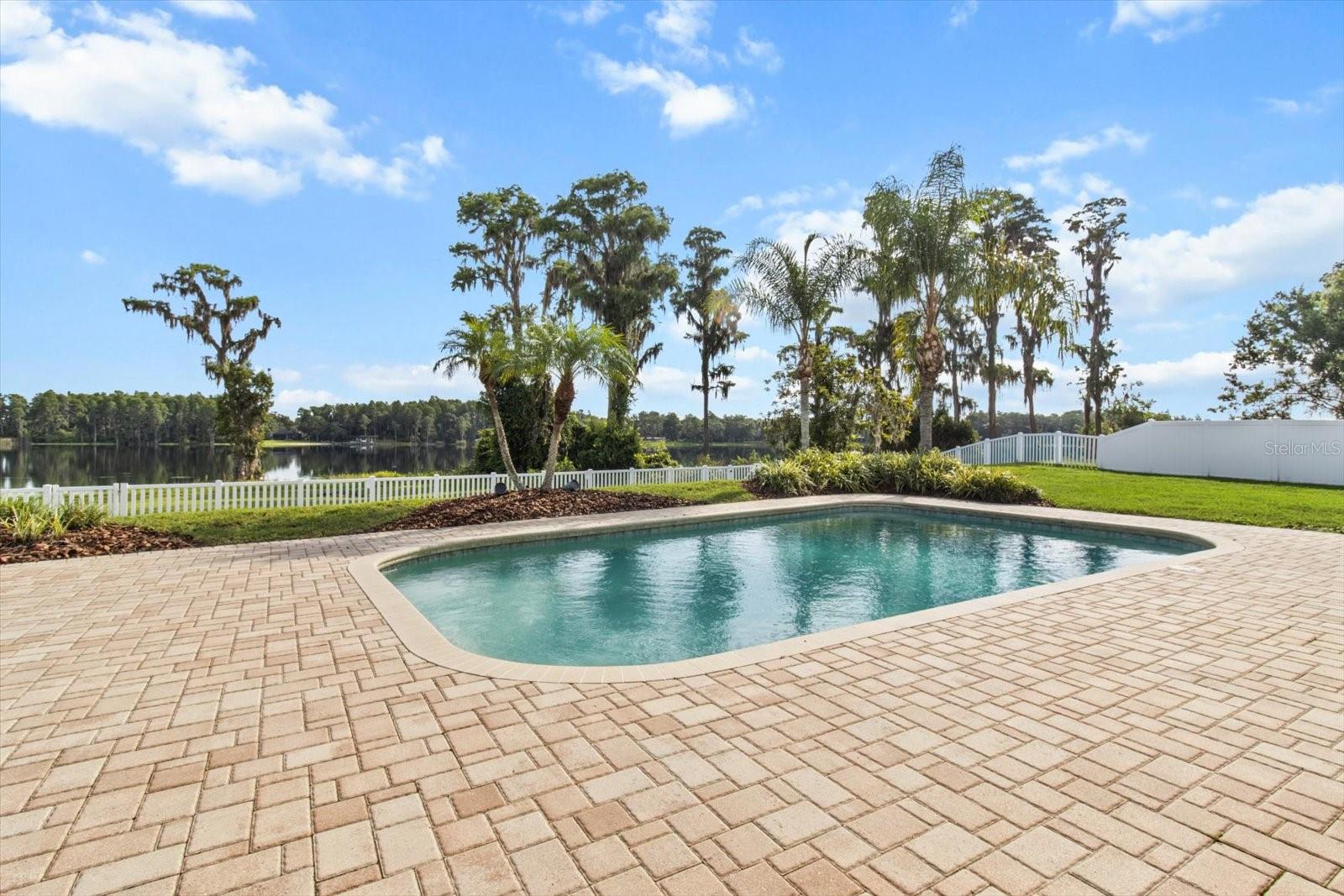 1300 WYNDHAM LAKES DR