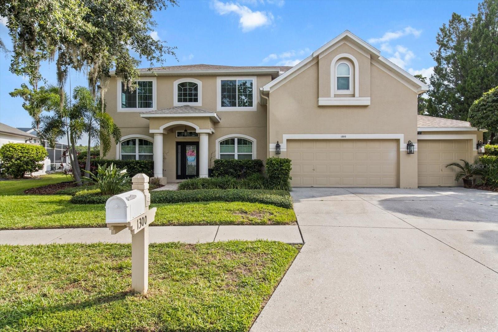 1300 WYNDHAM LAKES DR