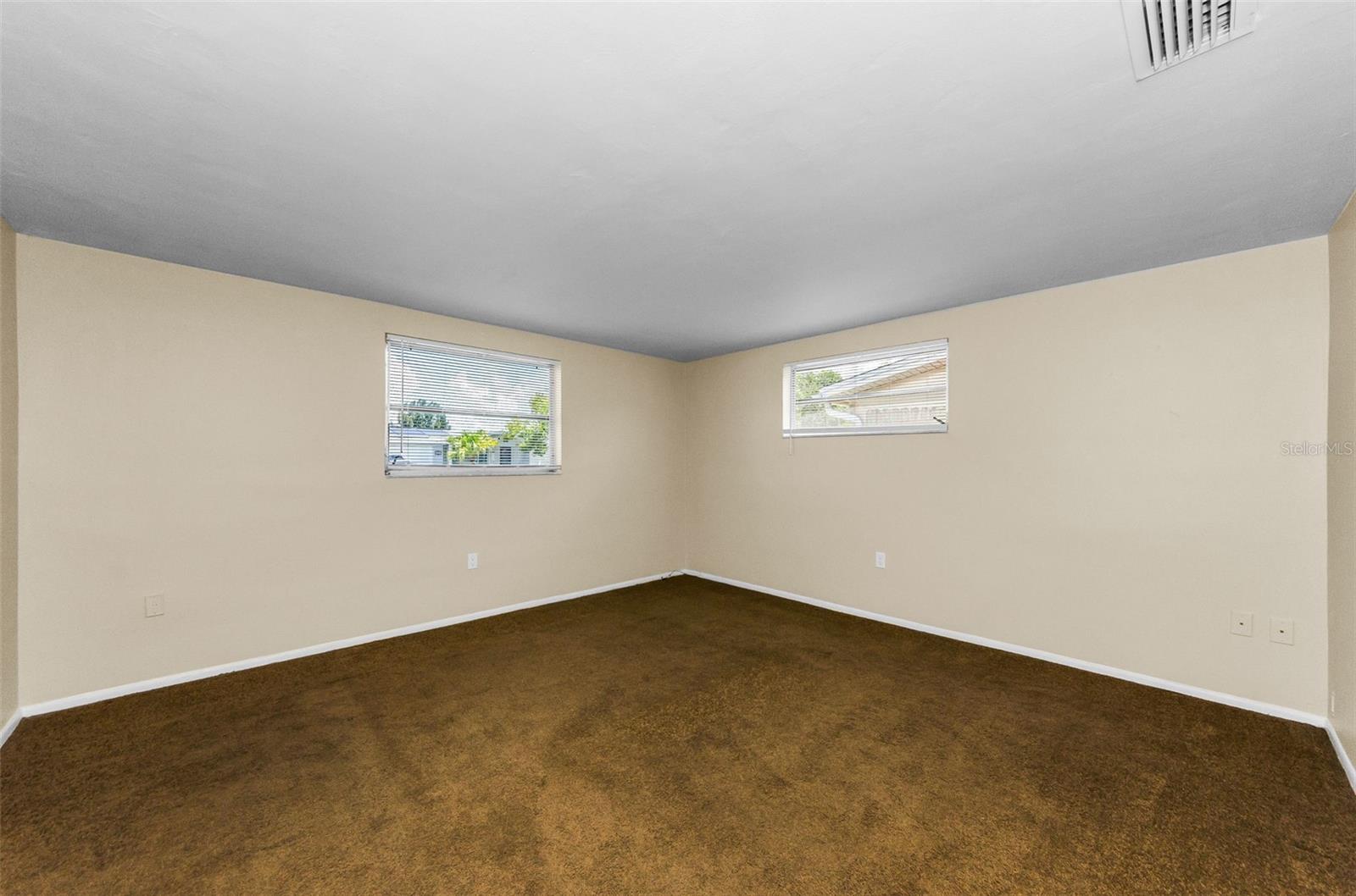 5240 BOB WHITE DR