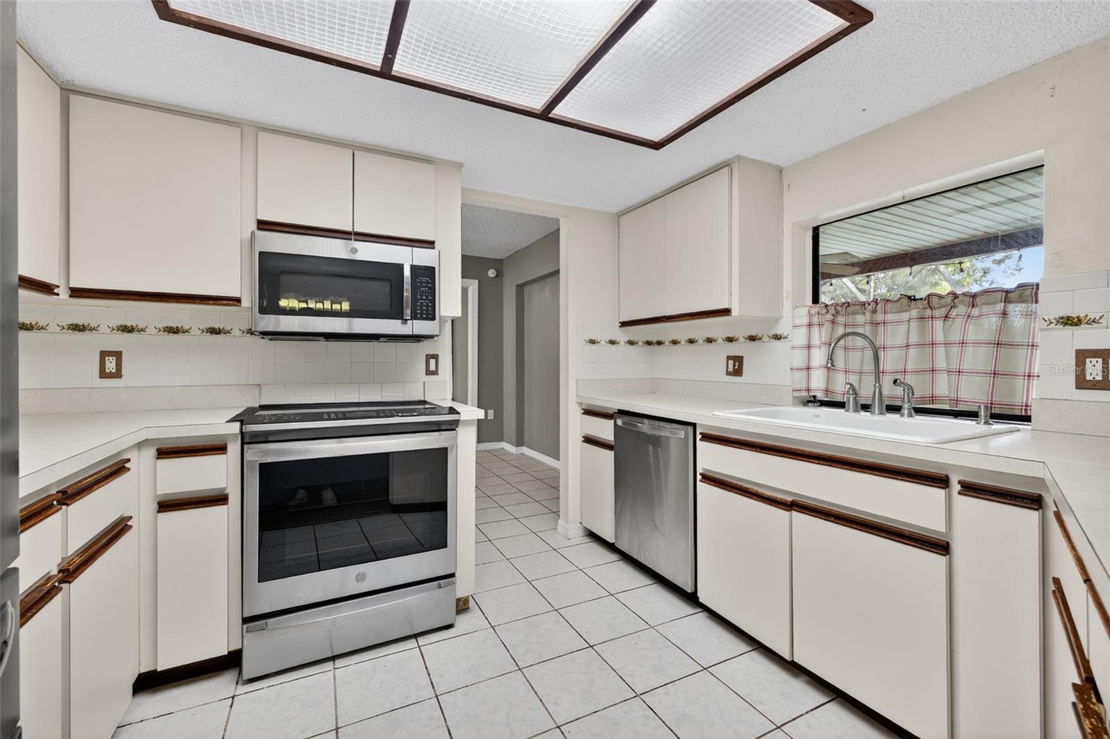 2753 OAK BEND CT