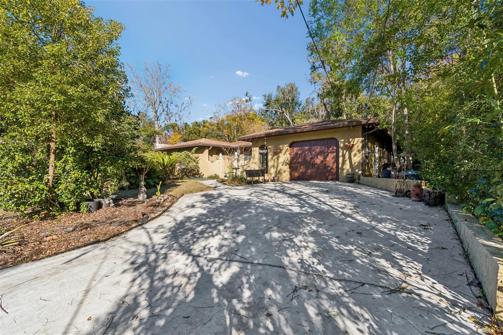 11600 MEADOWLANE DR