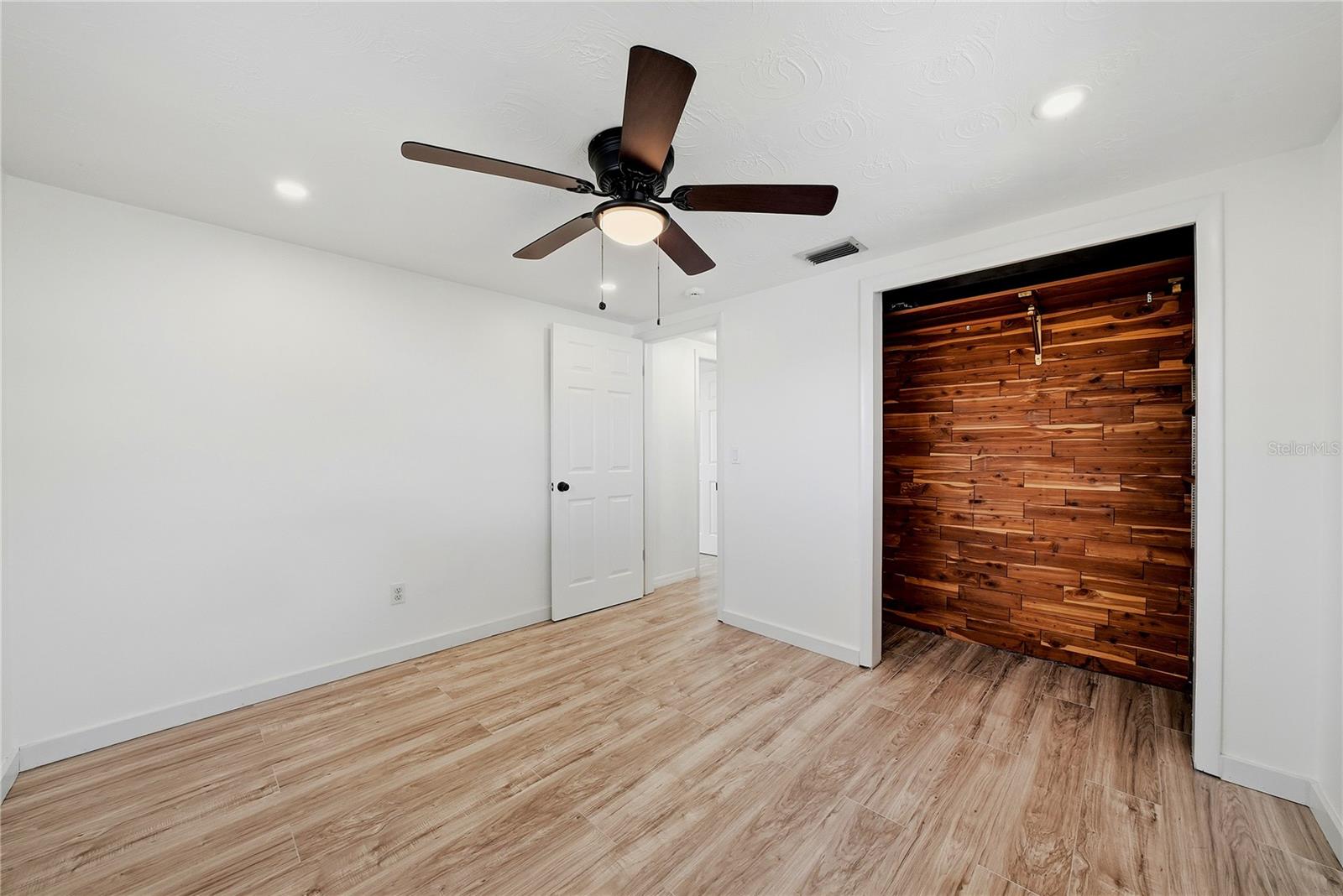 2704 LAWN PL