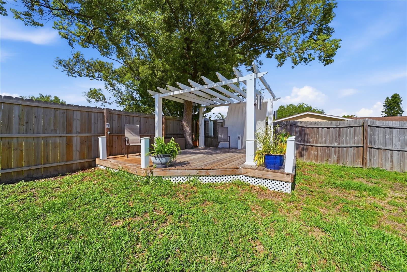 2704 LAWN PL