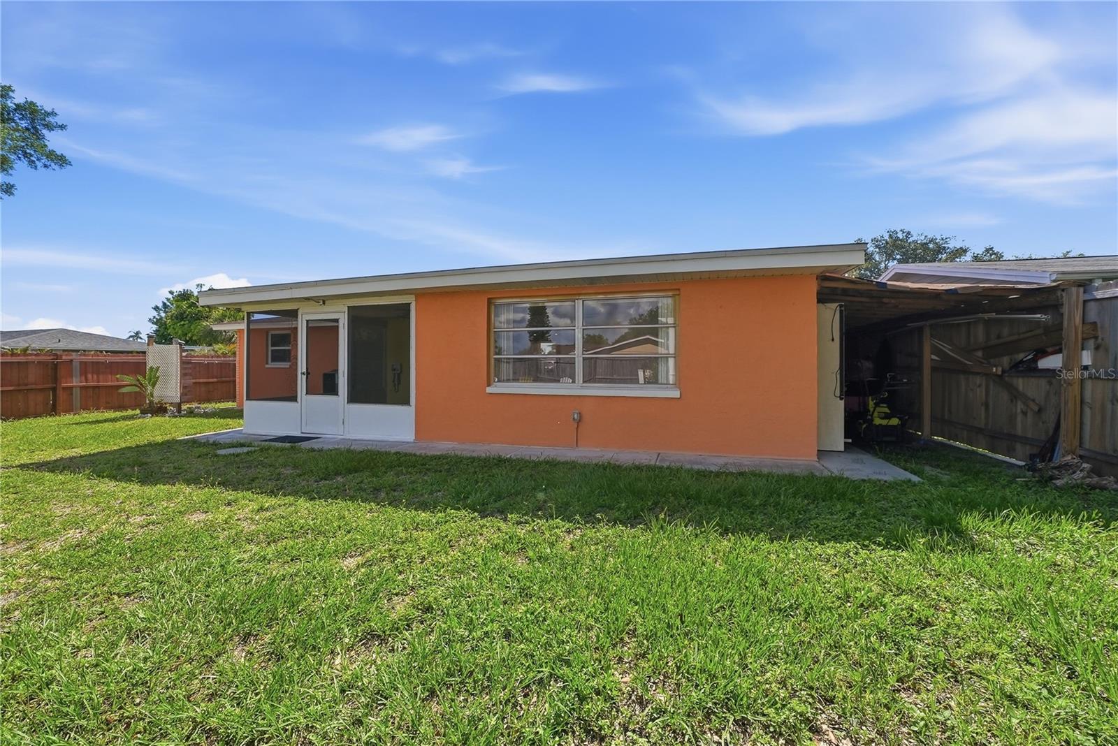 2704 LAWN PL