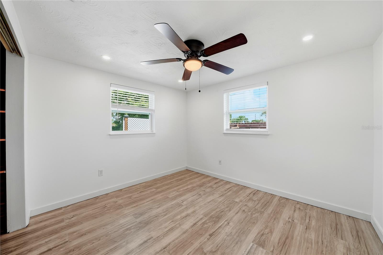 2704 LAWN PL