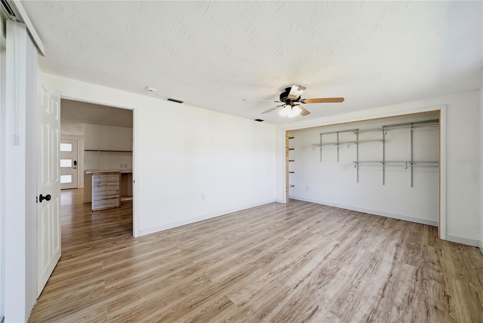 2704 LAWN PL