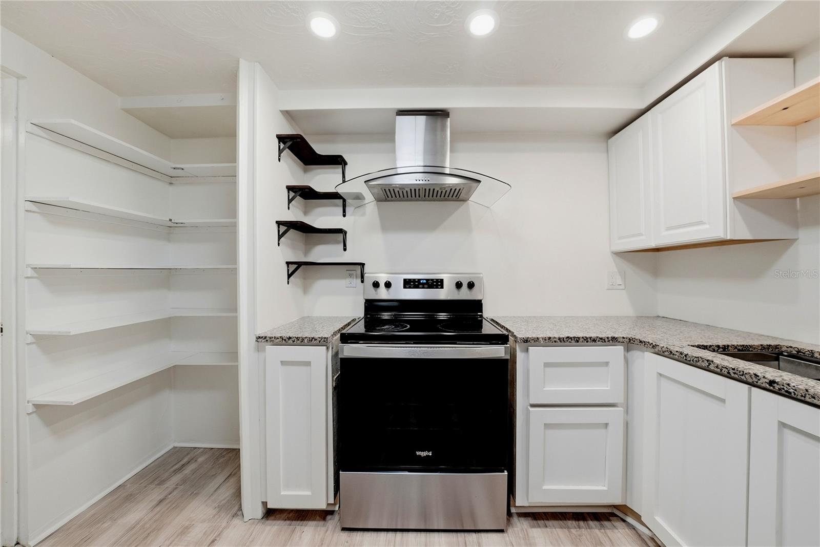 2704 LAWN PL
