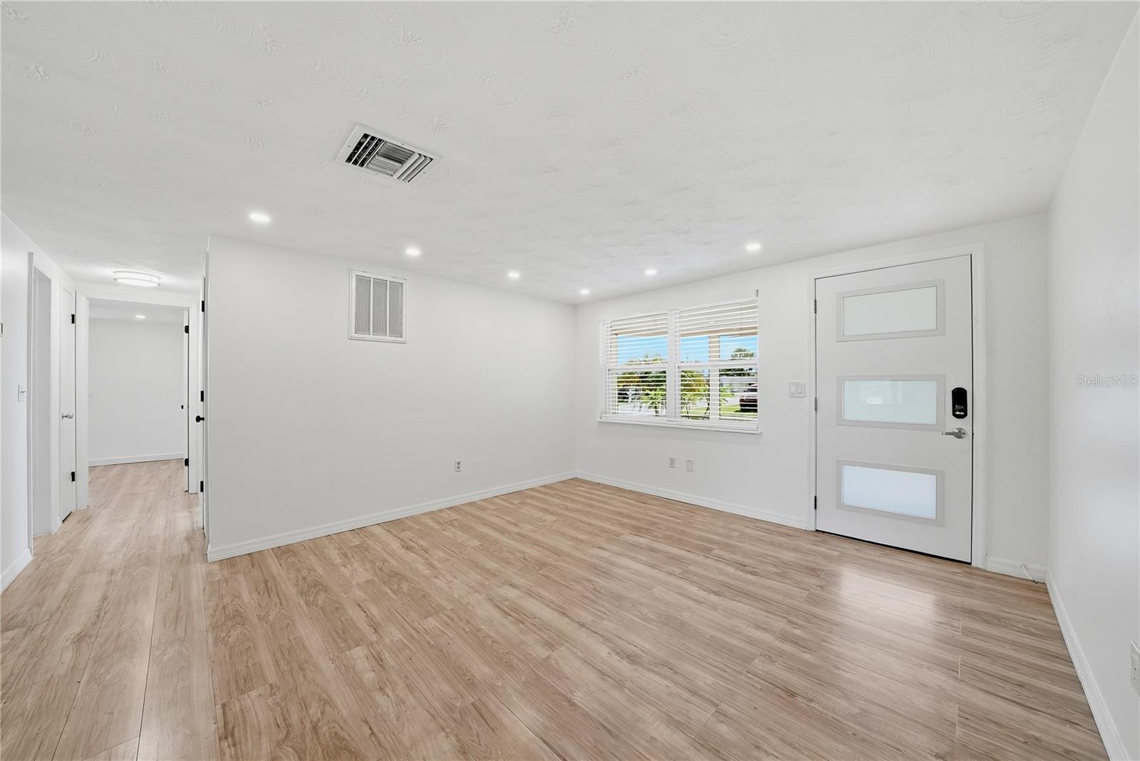 2704 LAWN PL