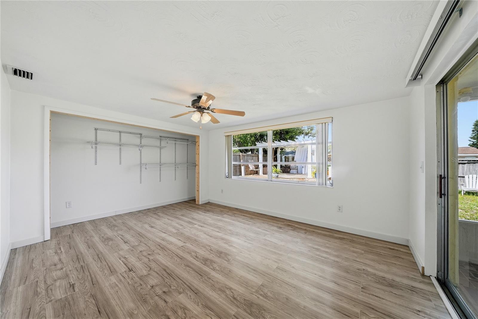 2704 LAWN PL