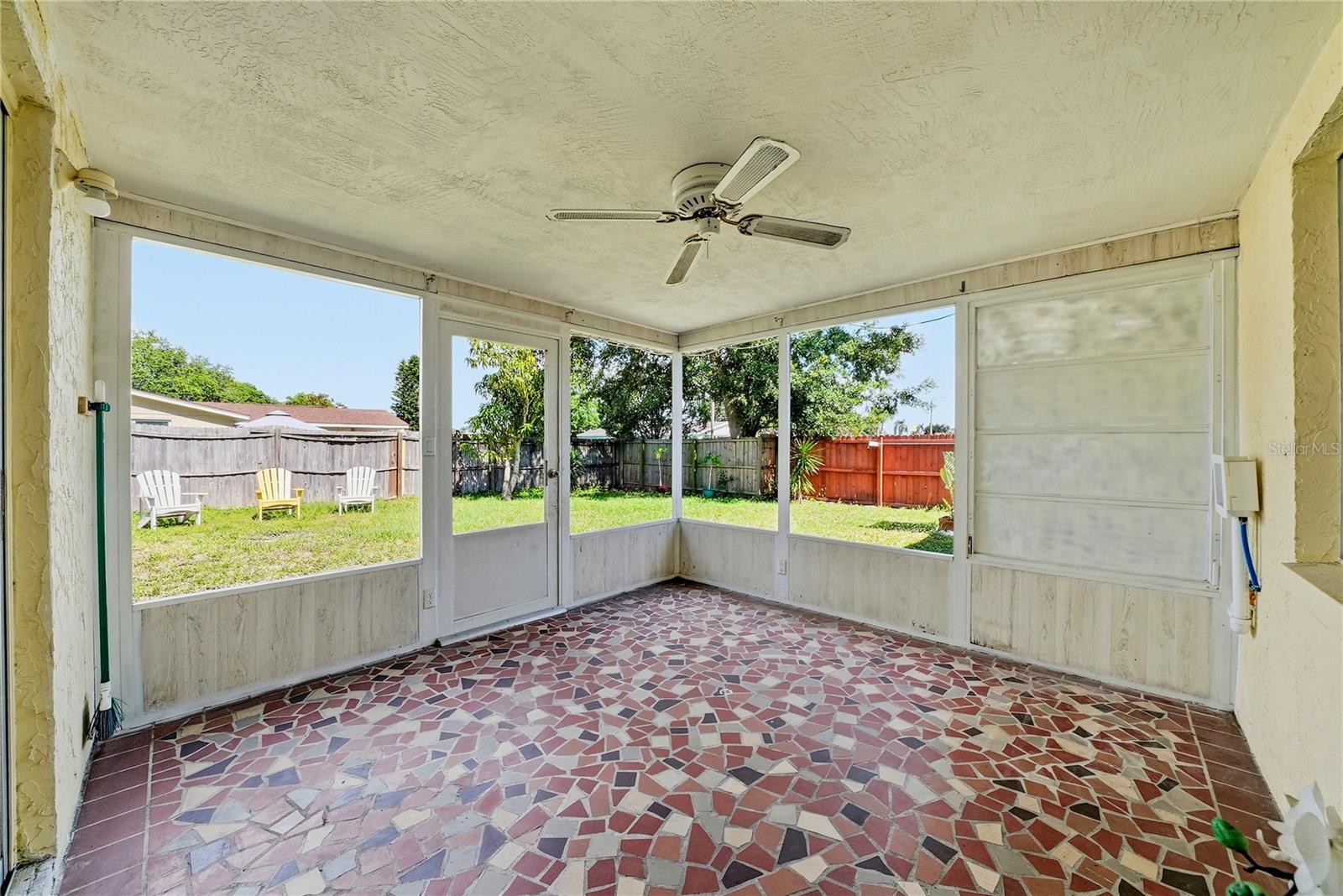 2704 LAWN PL