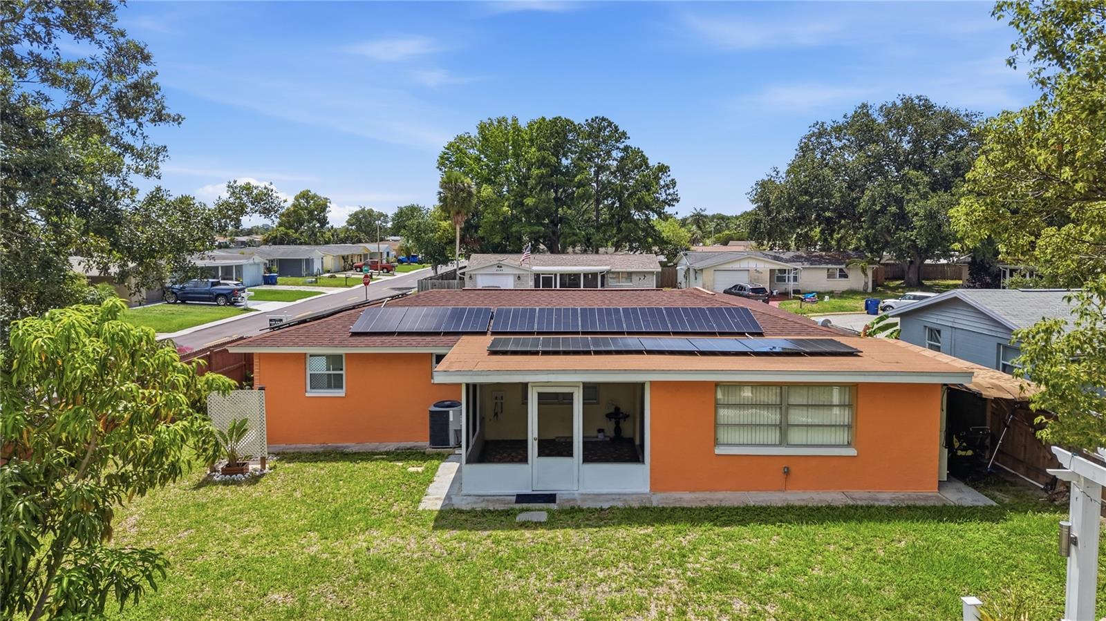 2704 LAWN PL