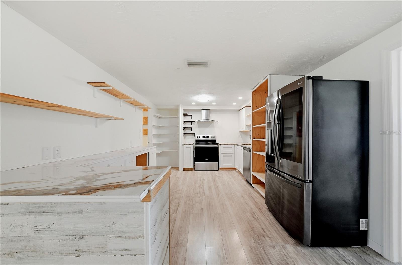2704 LAWN PL