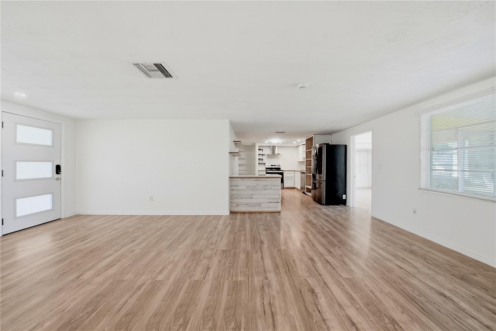 2704 LAWN PL