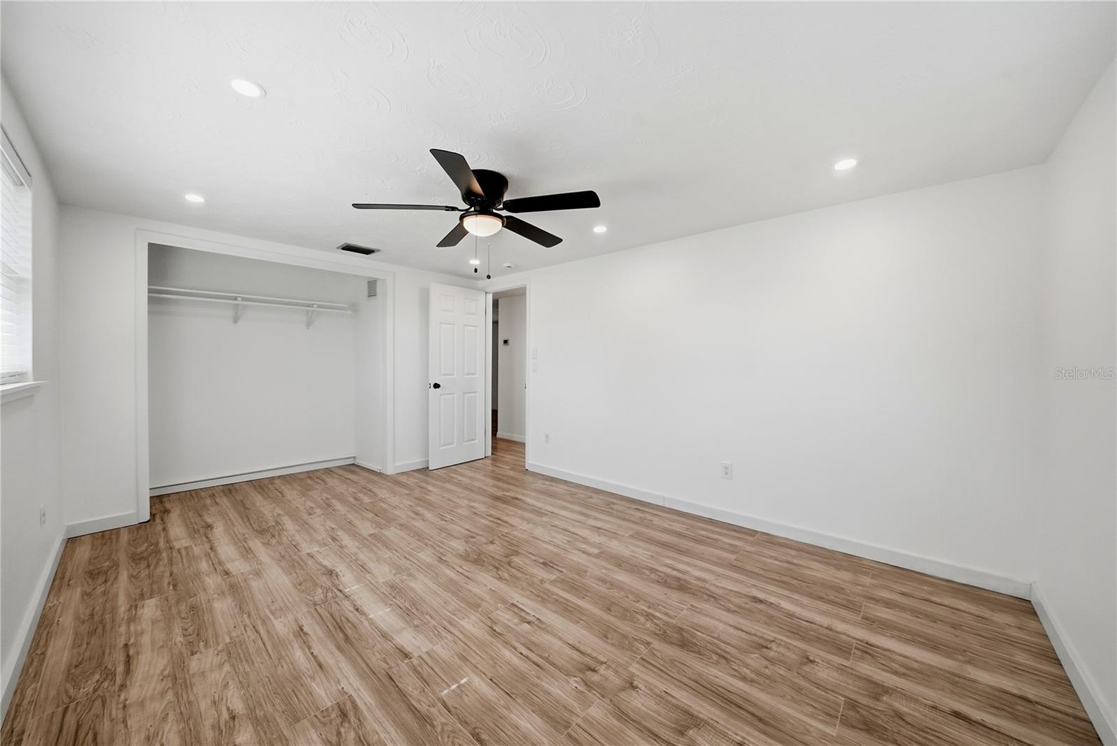 2704 LAWN PL