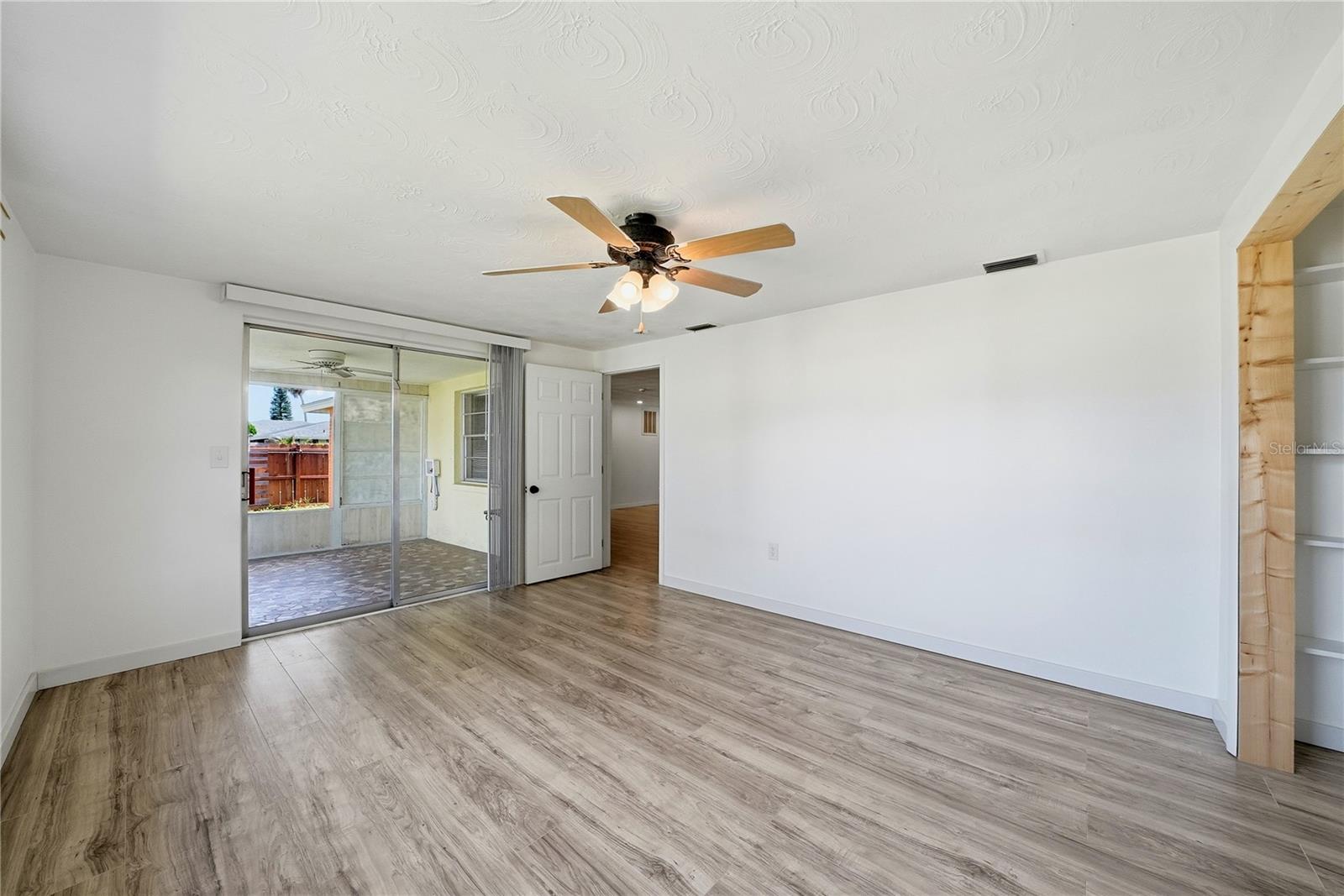 2704 LAWN PL
