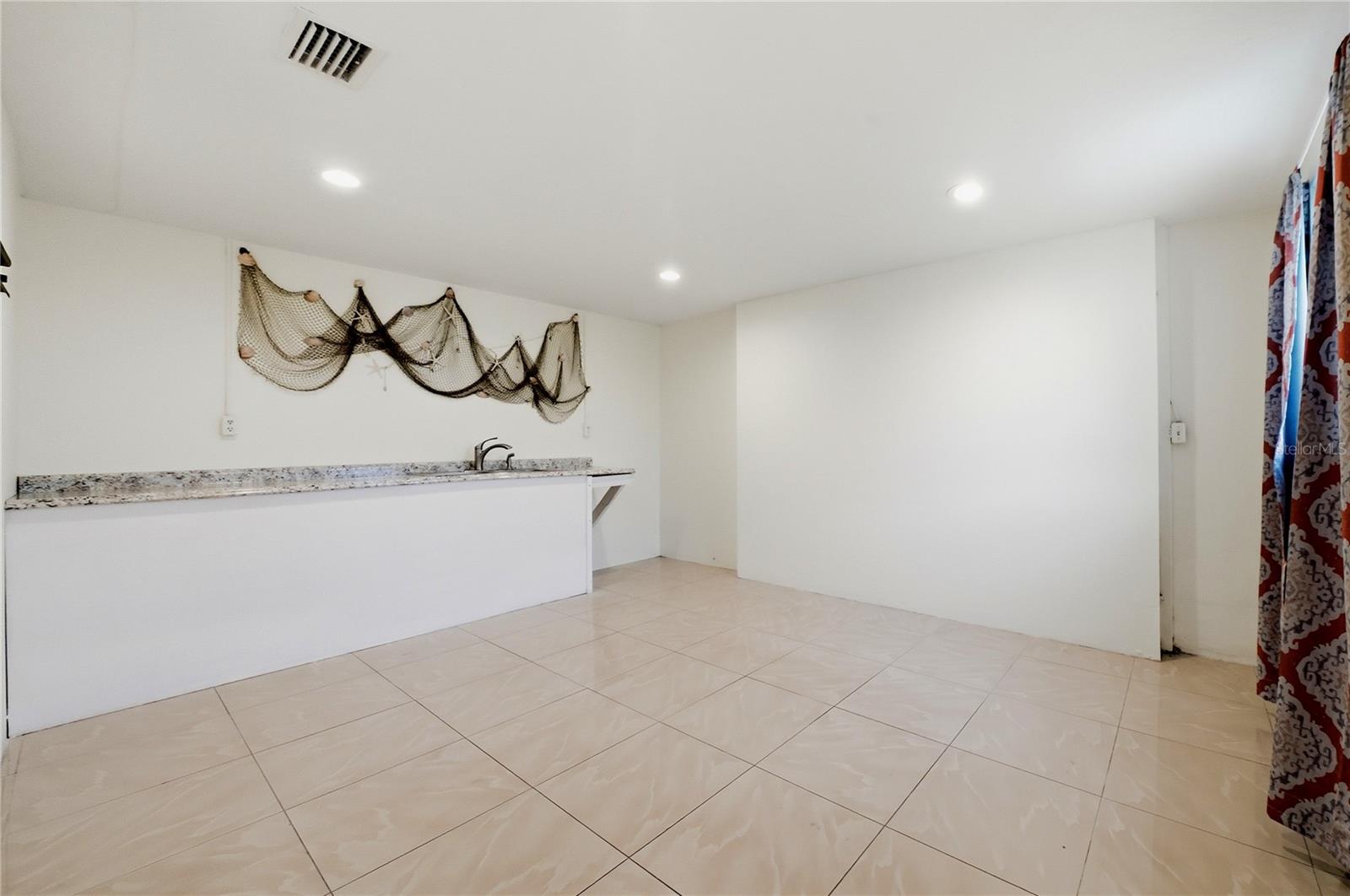 2704 LAWN PL