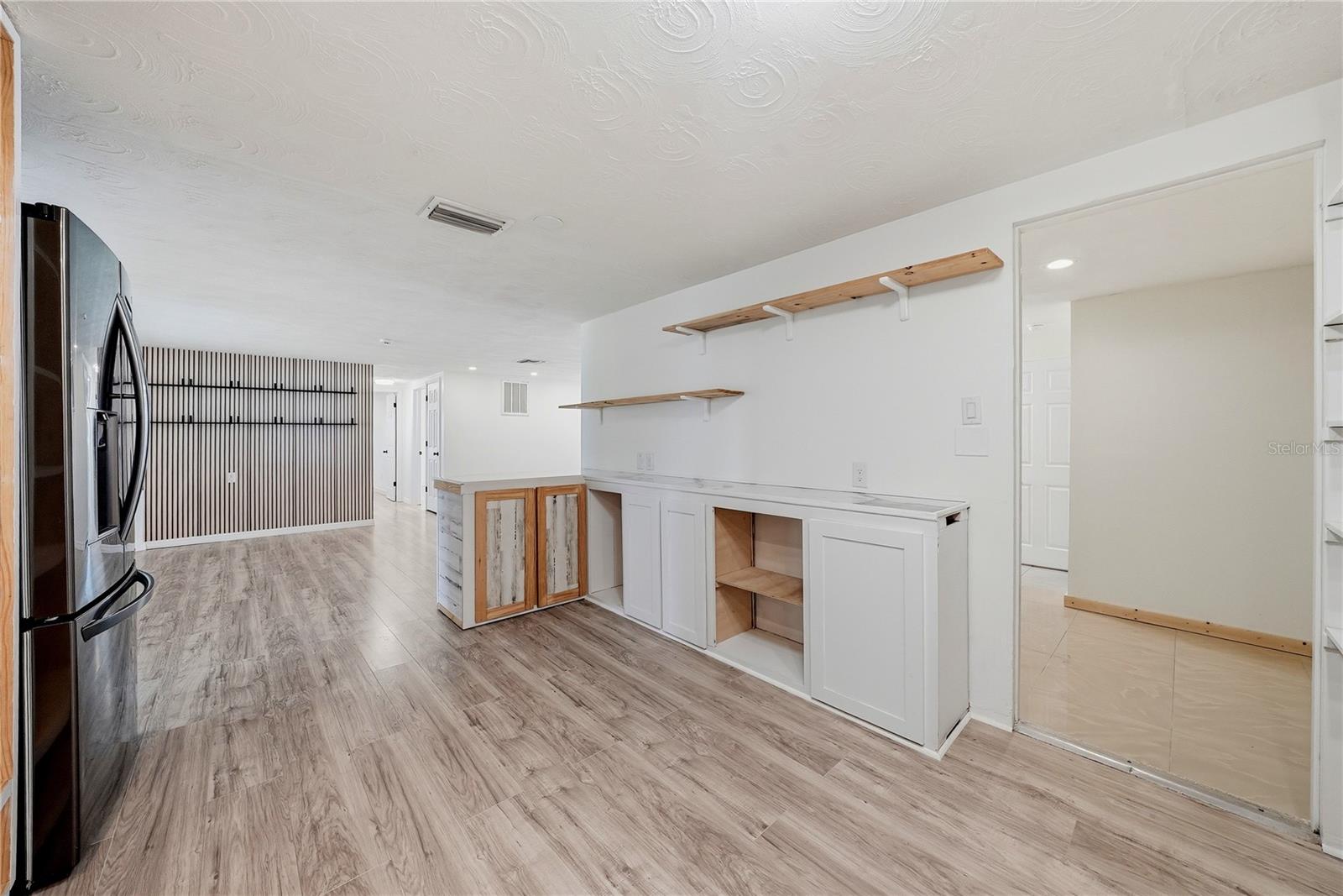 2704 LAWN PL