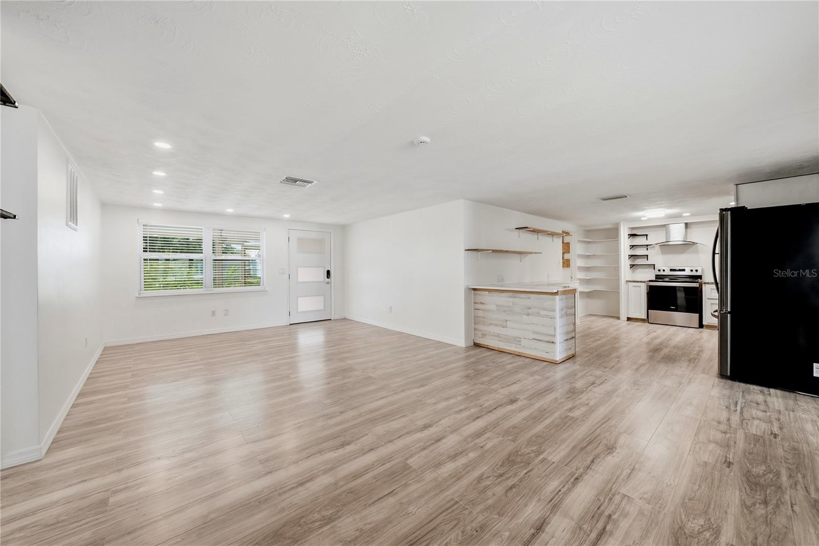 2704 LAWN PL