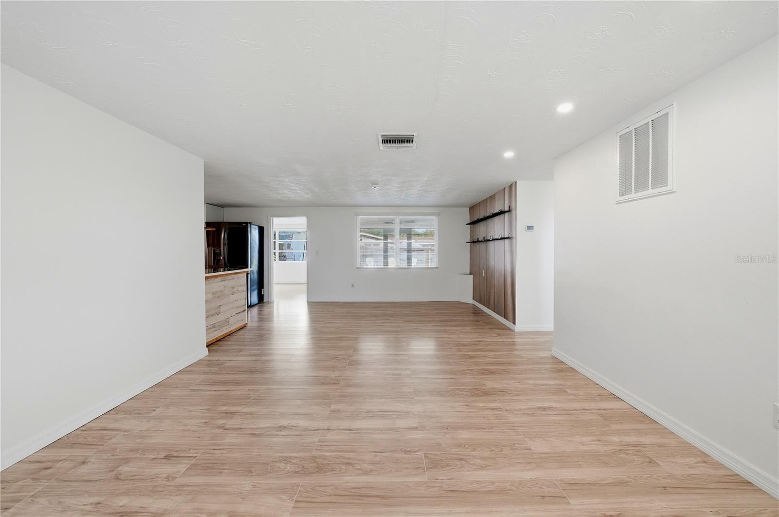 2704 LAWN PL