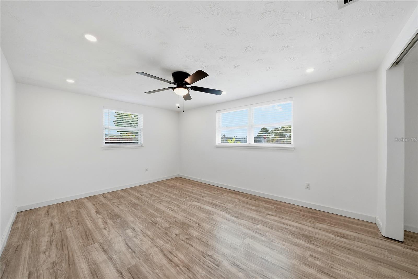 2704 LAWN PL