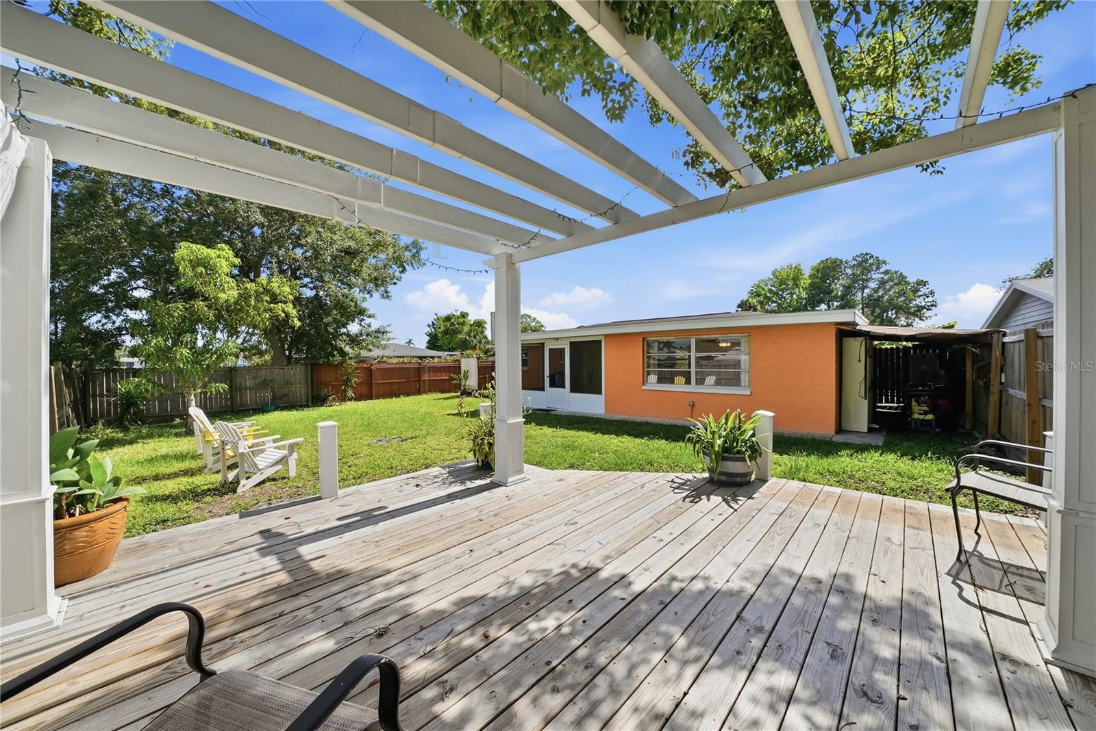 2704 LAWN PL